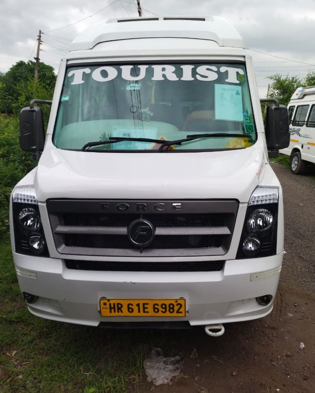 10 Seater Tempo Traveller